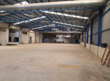 Nave industrial con muelles en Alzira