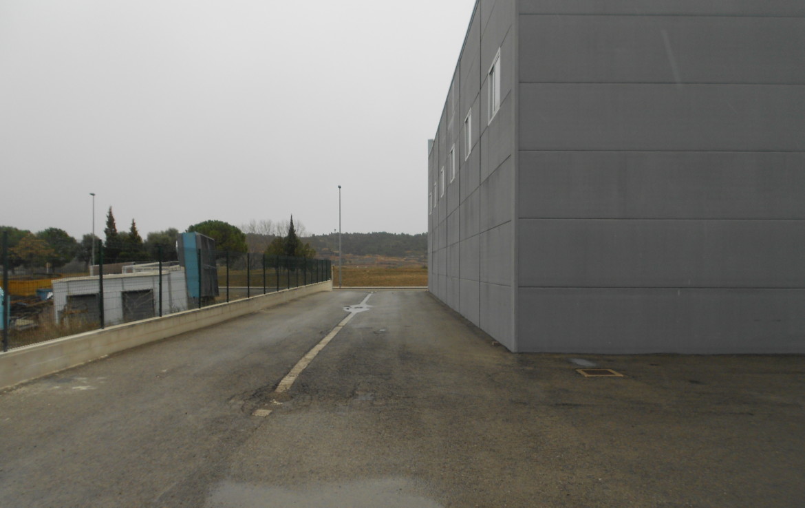 Patio exterior Nave Industrial