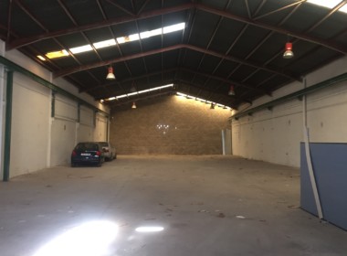 Aparcamiento nave industrial