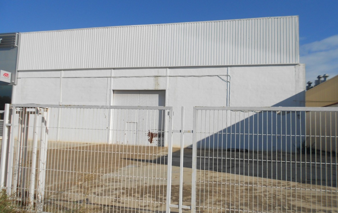 Nave industrial en primera línea de Carretera A3