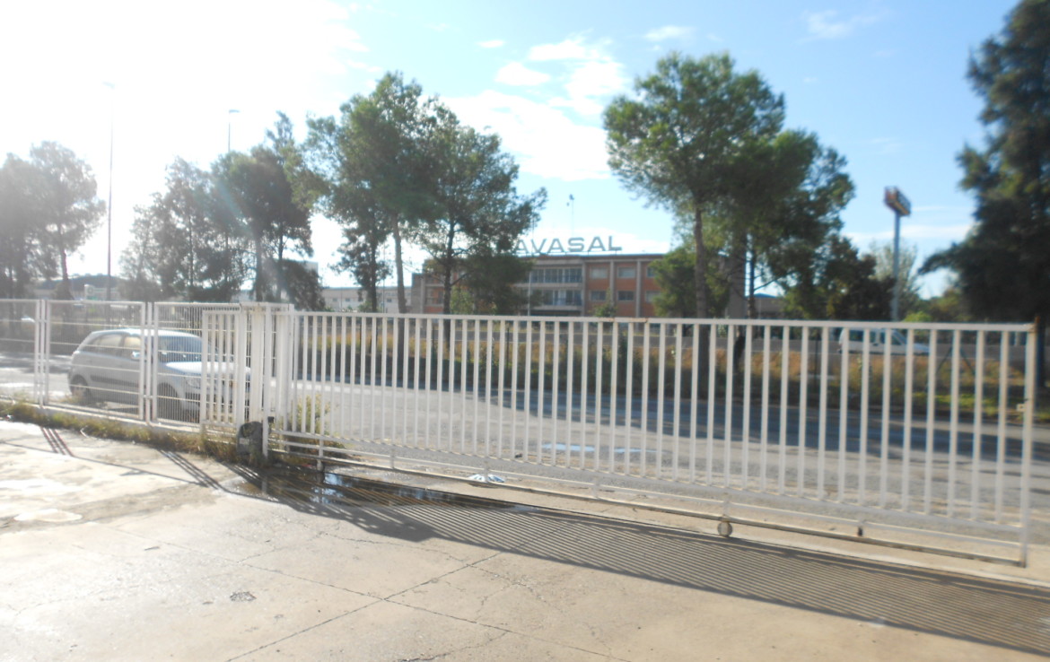 Nave industrial en primera línea de Carretera A3